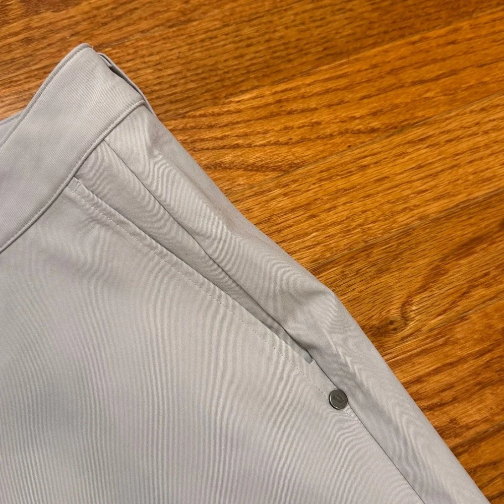 Vuori Cascade Tech Chino Pants Mens 34x31 Light Grey Performance Golf V427